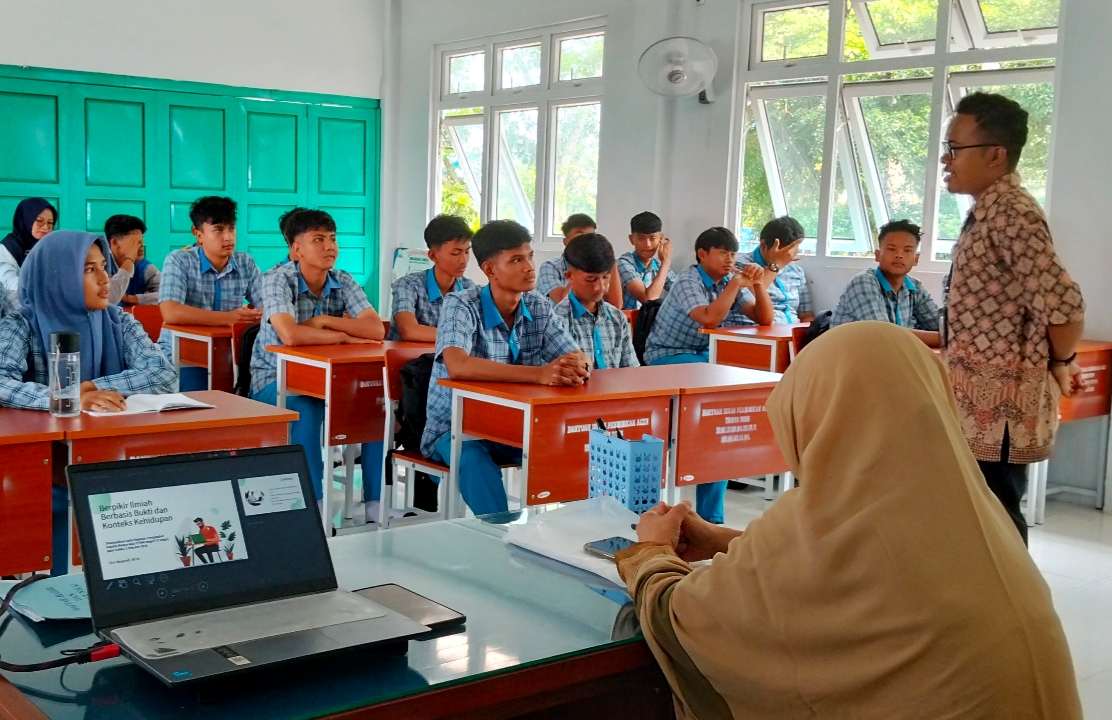 Tim PKM UNSAM Tingkatkan Literasi Evolusi dan Berpikir Ilmiah Siswa di SMAN 3 Langsa 1 IMG 20261021 180534