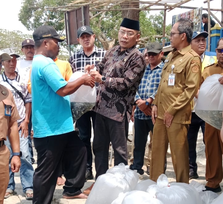 Jaga Potensi Perikanan Waduk Malahayu, Pemkab Brebes Tebar 213.700 Benih Ikan 1 IMG 20261027 074652
