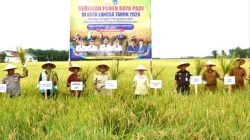 Pemerintah Aceh dan Kota Langsa Panen Raya Padi Wujudkan Swasembada Pangan Berkelanjutan 3 IMG 20261027 150032